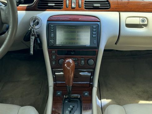 Used 2003 Cadillac Seville STS w/ Preferred Equipment Group FWD image 15