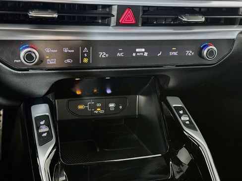 Used 2025 Kia Sorento SX Prestige AWD/4WD image 16