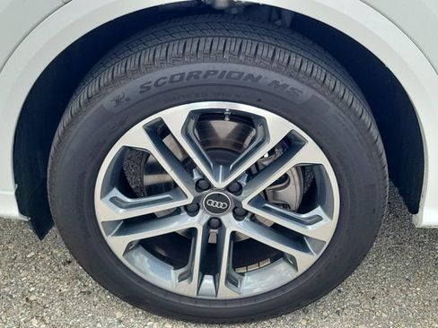 Certified 2025 Audi Q5 Premium w/ Convenience Package AWD/4WD image 9