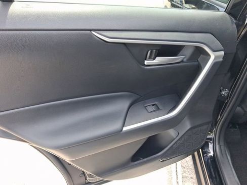 Used 2023 Toyota RAV4 XLE Premium image 9