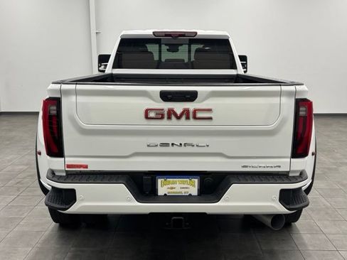Used 2024 GMC Sierra 3500 Denali w/ Denali Reserve Package AWD/4WD image 3