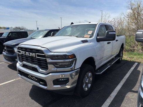 Used 2025 RAM 2500 Big Horn AWD/4WD image 1
