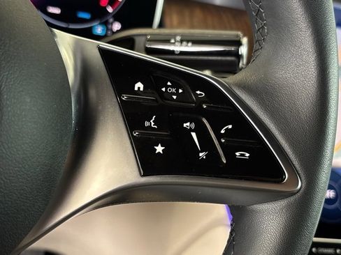 Used 2025 Mercedes-Benz GLC 300 4MATIC image 23