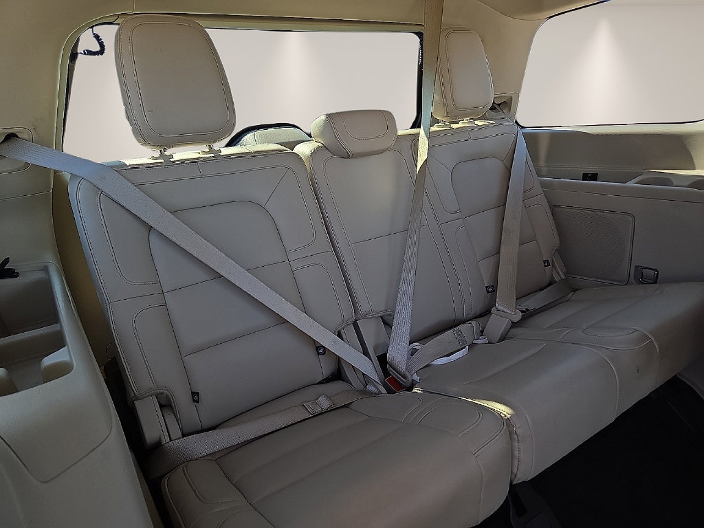 Used 2018 Lincoln Navigator Select w/ Technology Package RWD image 10