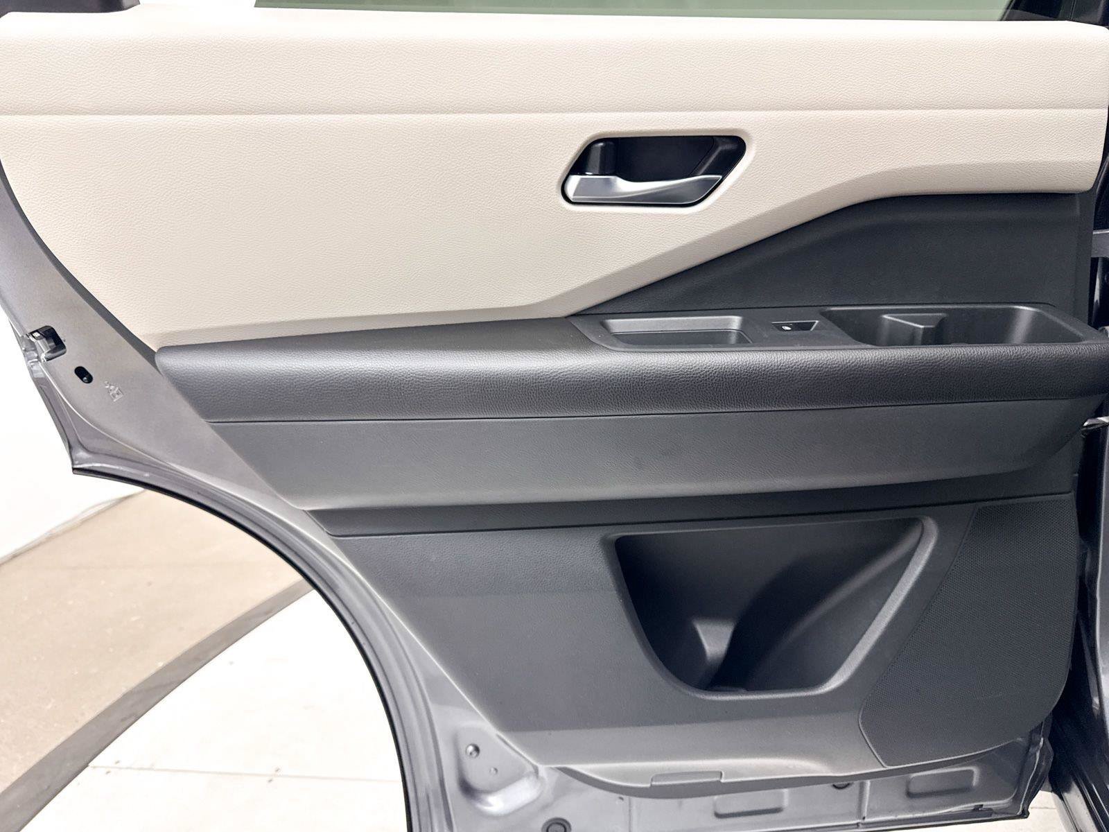 Used 2022 Nissan Pathfinder SV FWD image 29