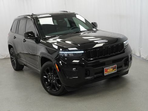 Certified 2023 Jeep Grand Cherokee Overland AWD/4WD image 9