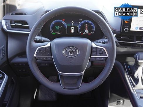 Used 2025 Toyota Sienna XSE w/ XSE Premium Package image 18