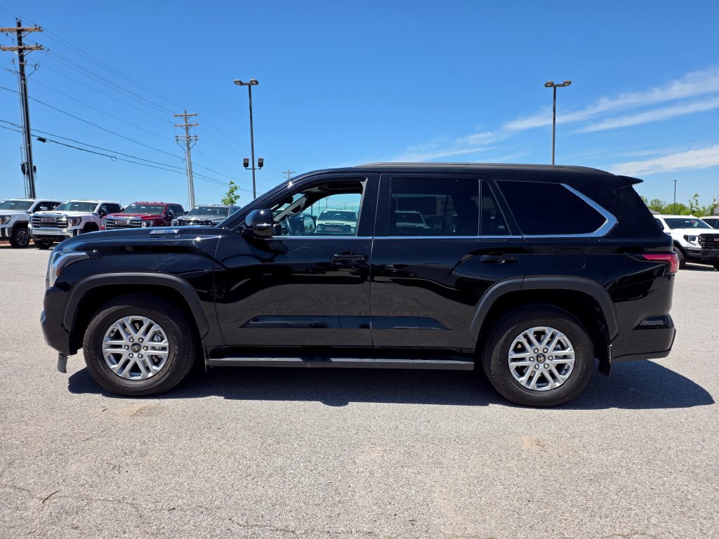 Used 2025 Toyota Sequoia SR5 AWD/4WD image 4