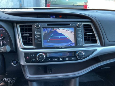 Used 2019 Toyota Highlander XLE AWD/4WD image 22