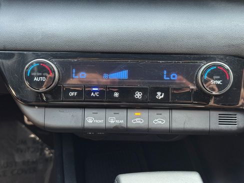 Used 2025 Hyundai Elantra Sport FWD image 25