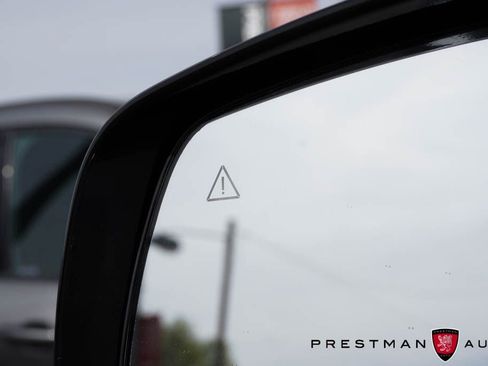 Used 2023 Kia Carnival SX Prestige image 27