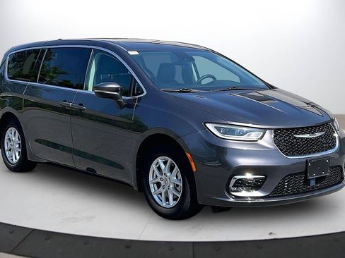 Certified 2023 Chrysler Pacifica Touring-L FWD image 2