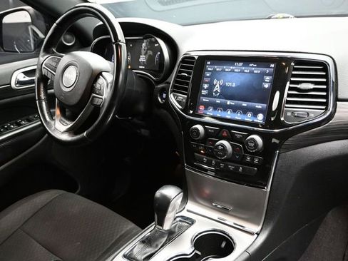 Used 2022 Jeep Grand Cherokee Laredo E image 14