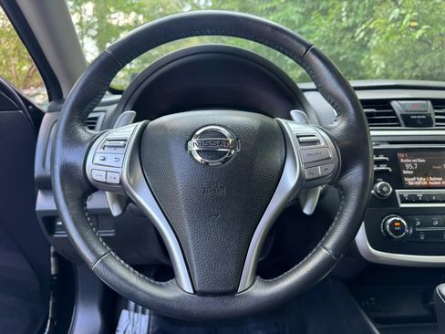 Used 2016 Nissan Altima 3.5 SR FWD image 17