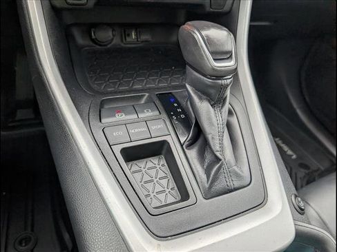 Used 2019 Toyota RAV4 XLE Premium image 13