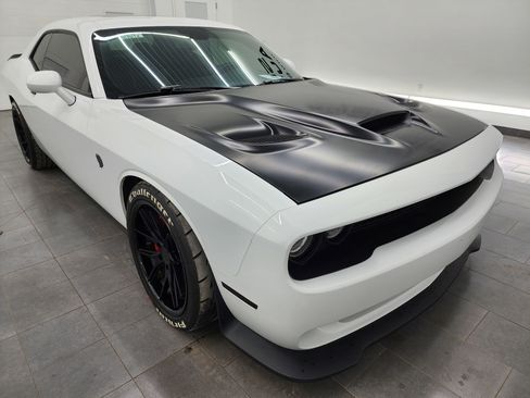 Used 2017 Dodge Challenger SRT Hellcat RWD image 2