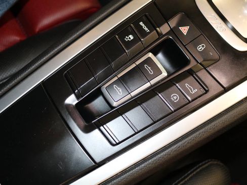 Used 2018 Porsche 718 Boxster RWD image 49