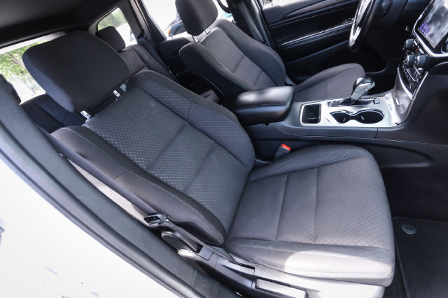 Used 2020 Jeep Grand Cherokee Laredo AWD/4WD image 43