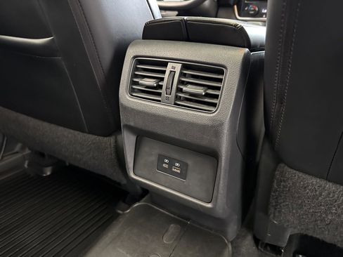 Used 2021 Nissan Rogue SV w/ Premium Package image 48