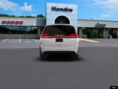 New 2026 Chrysler Pacifica Select image 6