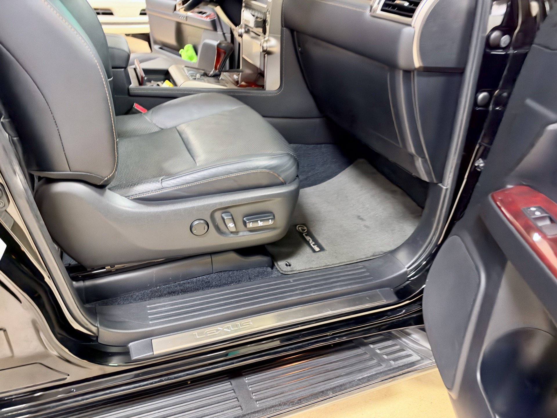 Used 2012 Lexus GX 460 w/ Comfort Plus Pkg AWD/4WD image 24