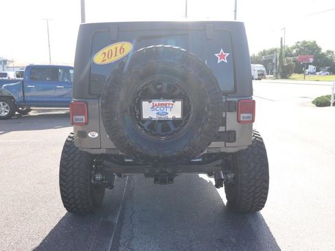 Used 2016 Jeep Wrangler Sport image 12