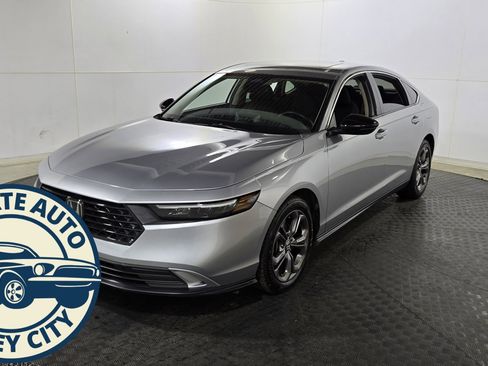 Used 2023 Honda Accord EX image 3