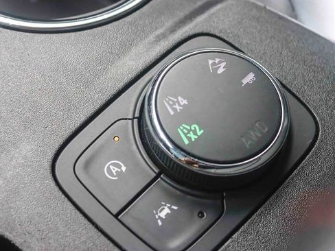 Used 2023 Chevrolet Traverse RS image 37