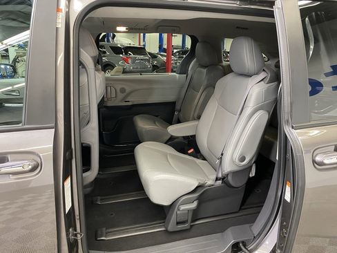 Used 2024 Toyota Sienna XLE image 17
