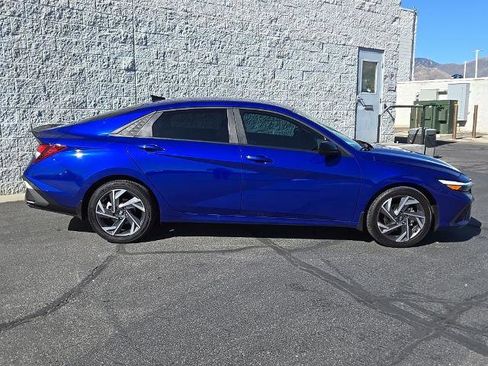 Used 2025 Hyundai Elantra Sport FWD image 2
