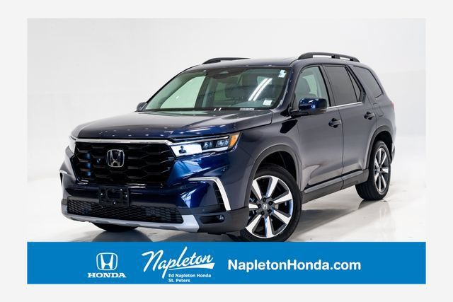 Used 2025 Honda Pilot Touring image 1
