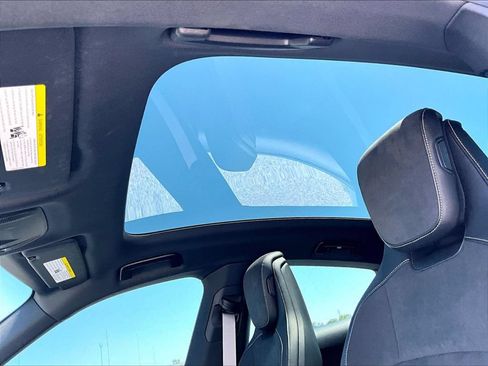 Certified 2025 Porsche Taycan AWD/4WD image 18