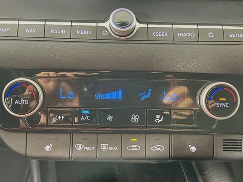 Used 2023 Hyundai Elantra Limited FWD image 17