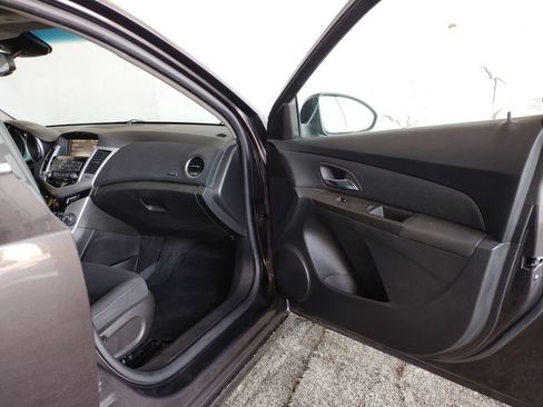 Used 2015 Chevrolet Cruze LT w/ Technology Package FWD image 10