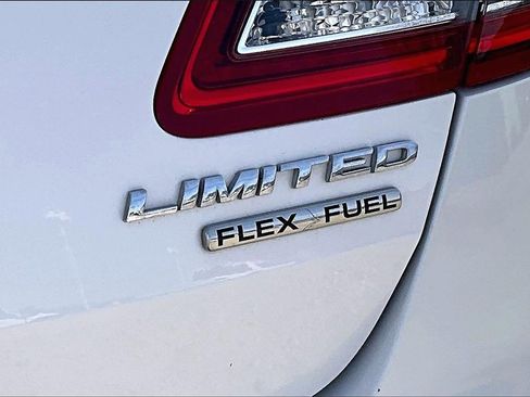 Used 2018 Ford Taurus Limited image 10