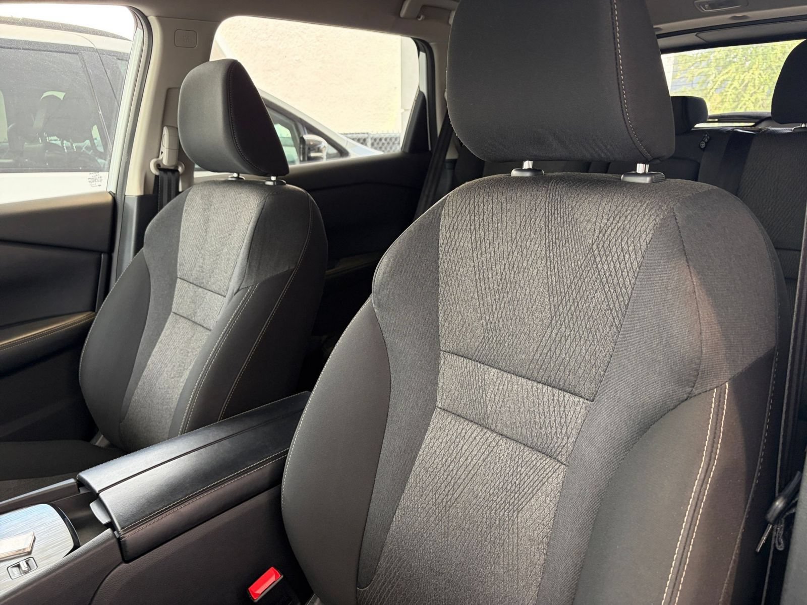 Used 2025 Nissan Rogue SV FWD image 36