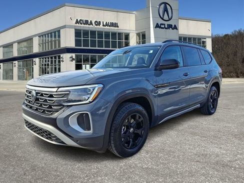 Used 2024 Volkswagen Atlas Peak Edition SEL image 3