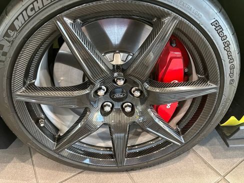 Used 2021 Ford Mustang Shelby GT500 w/ Carbon Fiber Track Pack RWD image 3