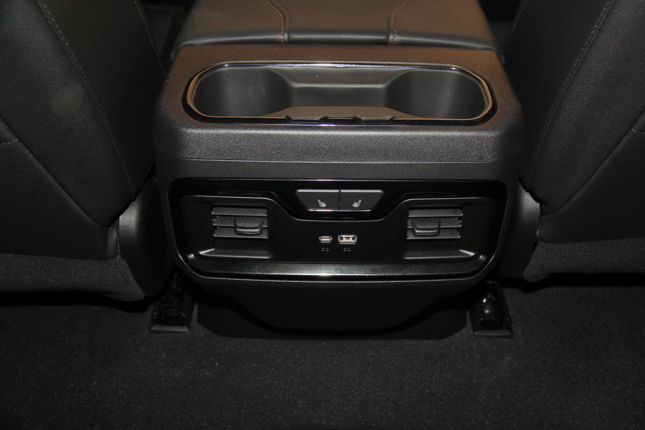 Used 2024 GMC Sierra 1500 AT4 w/ Technology Package AWD/4WD image 23