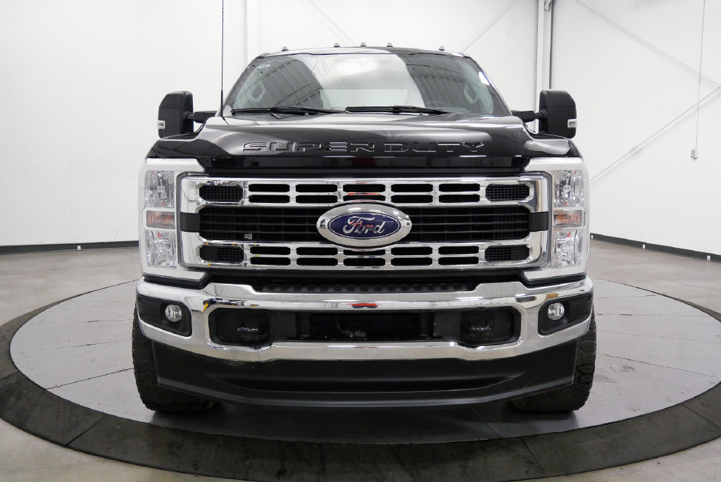 Used 2023 Ford F350 XLT w/ Snow Plow Prep Package AWD/4WD image 3