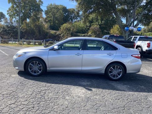Used 2017 Toyota Camry image 4