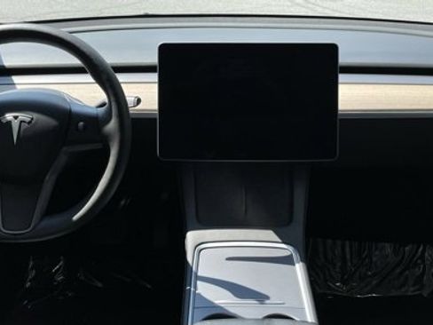 Used 2021 Tesla Model Y Long Range image 16