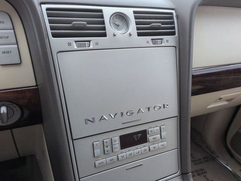 Used 2004 Lincoln Navigator Luxury AWD/4WD image 18