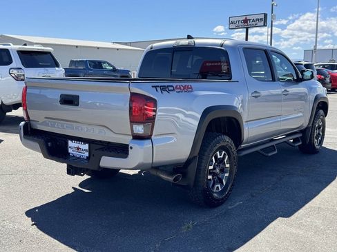 Used 2018 Toyota Tacoma TRD Off-Road w/ Technology Package AWD/4WD image 4
