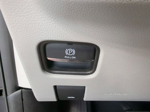 Used 2022 Jeep Grand Cherokee Overland w/ Advanced Protech Group III image 30