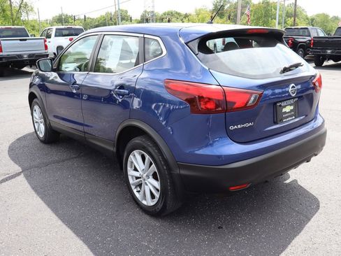 Used 2018 Nissan Rogue Sport FWD image 3
