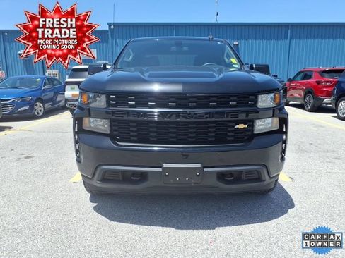 Used 2020 Chevrolet Silverado 1500 Custom w/ Custom Value Package AWD/4WD image 3