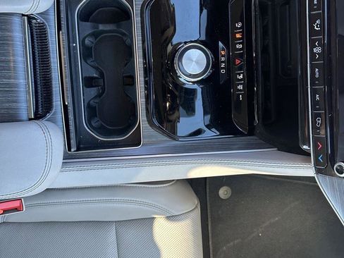 Used 2024 Jeep Wagoneer L Series II image 18