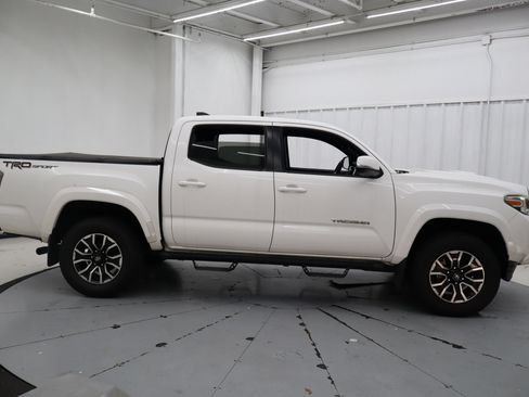 Used 2020 Toyota Tacoma TRD Sport RWD image 2