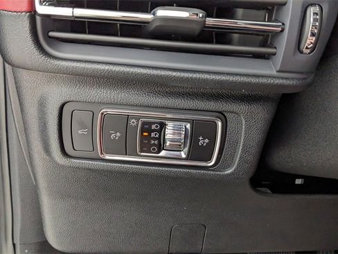 Used 2025 Lincoln Corsair Reserve image 22